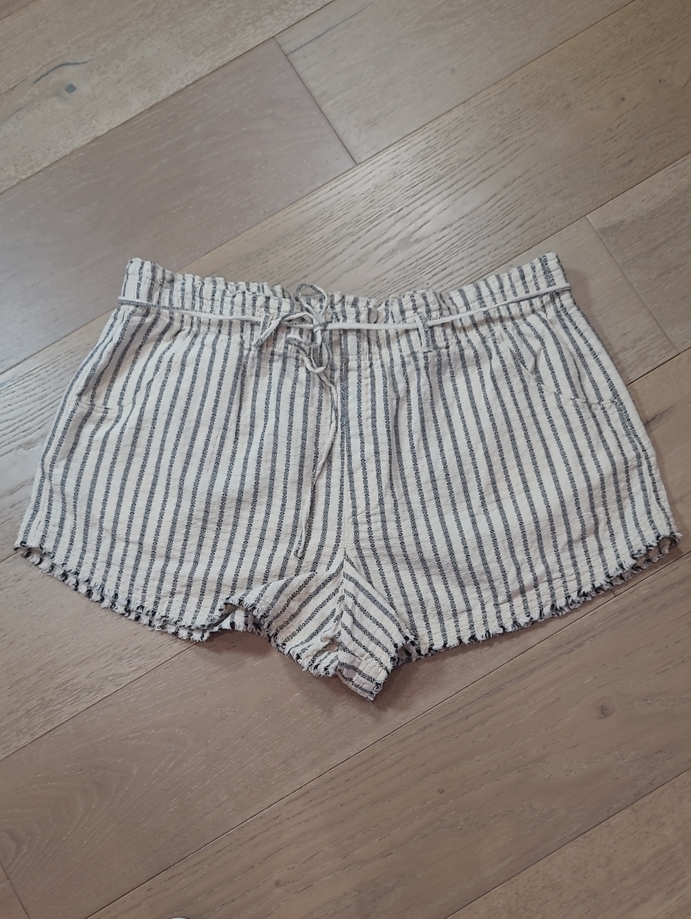 NWT American Eagle Shorts Women's sz XXL Black/Cream Striped Cotton Shorts